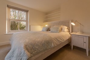 Pink End, North Creake: Master bedroom with king-size bed