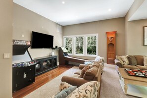 3 Iron Clad | Game Room & Bar Area