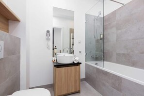 Comfortable bathroom with bathtub. 