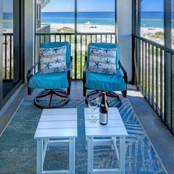 Enjoy Refreshments in the Shade with Screens