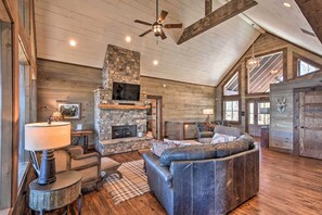 Living Room | Smart TV