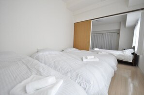 Bedroom (3 single beds) Bedroom (3 single beds)