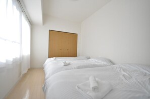 Bedroom (3 single beds) Bedroom (3 single beds)