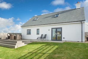 Endymion, Porthtowan. The enclosed garden and terrace, with outdoor furniture and barbecue area