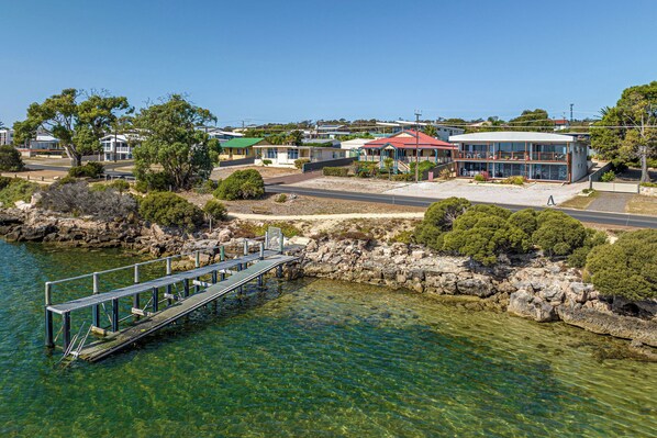 Beautifully positioned on the Esplanade & only 20 metres from the very popular Oyster Walk