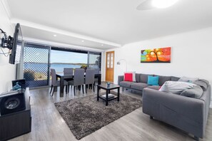 A very comfortable six seat lounge