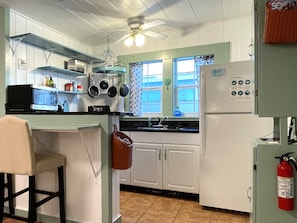 Full kitchen with cook and dinnerware