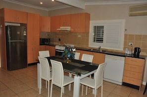 Spacious kitchen/dining area with reverse cycle a/c