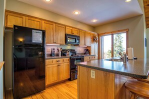 Full equipped kitchen, with dishwasher