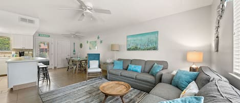 Family Room - Comfortable Open Concept Townhouse