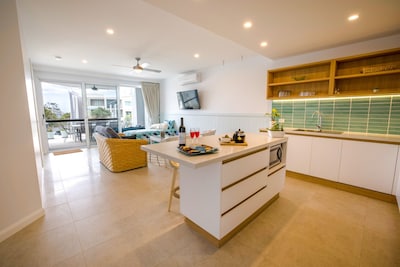 Large modern apartment 100m walk to Cabarita Beach