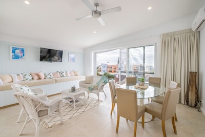 Large modern apartment 100m walk to Cabarita Beach