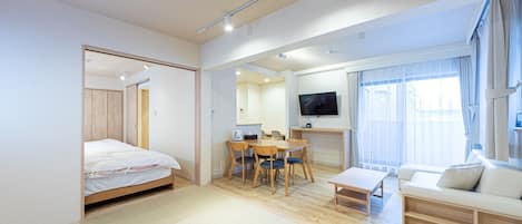 The Japanese-style room can also be used as a bedroom by laying out a futon.