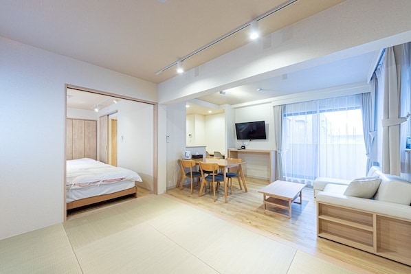 The Japanese-style room can also be used as a bedroom by laying out a futon.