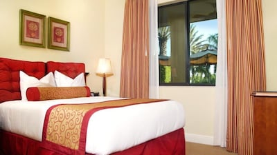 AMAZING STAY! WATER VIEW 2BR SUITE, 3 POOLS, MARINA