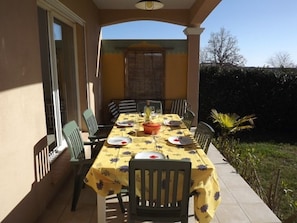 Outdoor dining