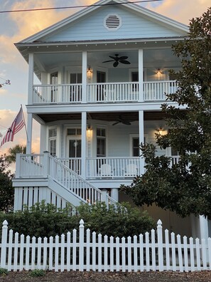 Front porches on first and second level 