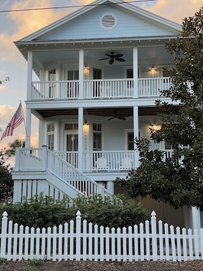 Front porches on first and second level 