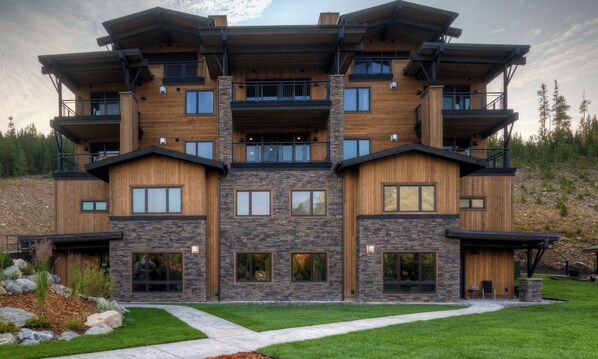 Mountain Lake 101B, Exterior, 1