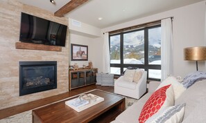 Mountain Lake 101B, Living, 1