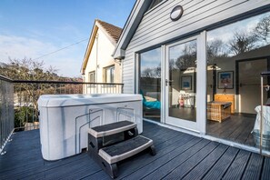 Rock Cottage - 3 Bedroom Holiday Home - Fishguard (1653)
