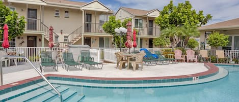 Gulf Gardens pool and patio area