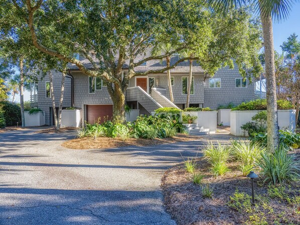 View of front of home features a beautiful live oak.