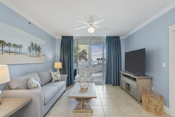 Spacious living room with a 65'' Samsung smart TV 