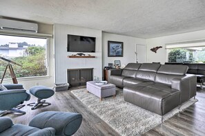 Living Room | Main Level