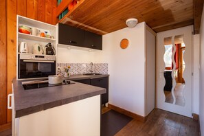 Open kitchen - perfect for home cooking
