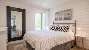 Bedroom 1, 1 Queen, Sleeps 2