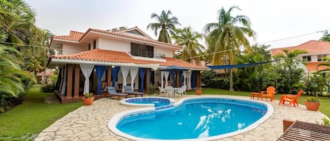 Private Pool, Jacuzzi, BBQ area