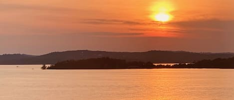 Boat around “Best Recreational Lake in the Nation” by USA Today. 