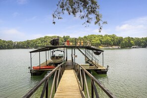 Private Dock, Boat Cleats for Docking, Jet Ski Ports, Boat Ramp Located in Cove