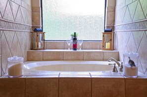 Jacuzzi tub in master bathroom