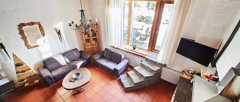 Rittergemach mit Kamin, 140qm, 4 Schlafzimmer, max. 6 Personen