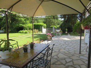 Outdoor dining