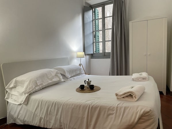 Möbel, Fenster, Komfort, Tabelle, Textil, Interior Design, Holz, Gebäude, Bett