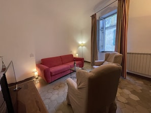 Möbel, Couch, Komfort, Fenster, Gebäude, Wohnzimmer, Holz, Interior Design, Flooring, Lampe