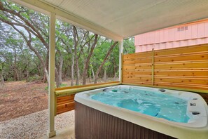 Relaxing hot tub with privacy wall