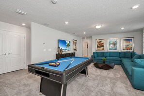 Cozy Sitting Area of the Apartment in Davenport Florida - Smart TV and Netflix - Well-chosen lighting fixtures adding both functionality and charm - Pool Table Refreshment