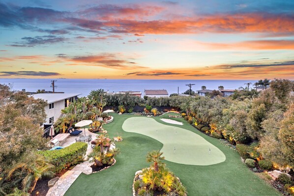 VIEWS, hot tub, putting green, pool table