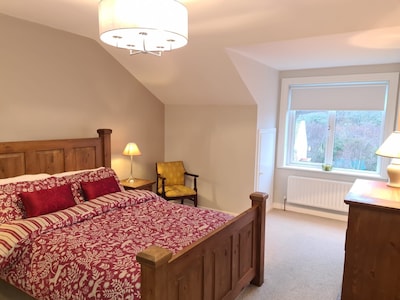 7 Owen Glen - sleeps 8 guests  in 4 bedrooms