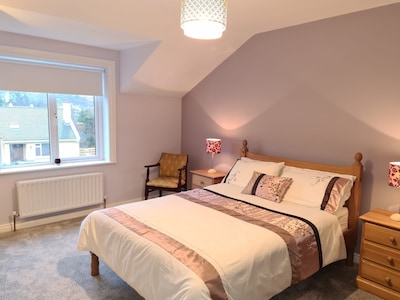 7 Owen Glen - sleeps 8 guests  in 4 bedrooms