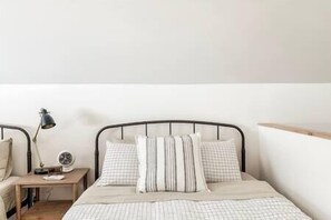 Lull mattresses and cozy linen sheets by Magic Linen.