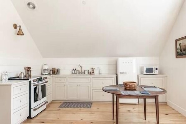 Fully operational kitchen! Smeg refrigerator, GE range, microwave, toaster, Smeg coffee maker.