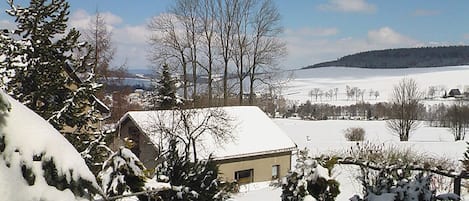 das gemütliche Ferienhaus im Winter