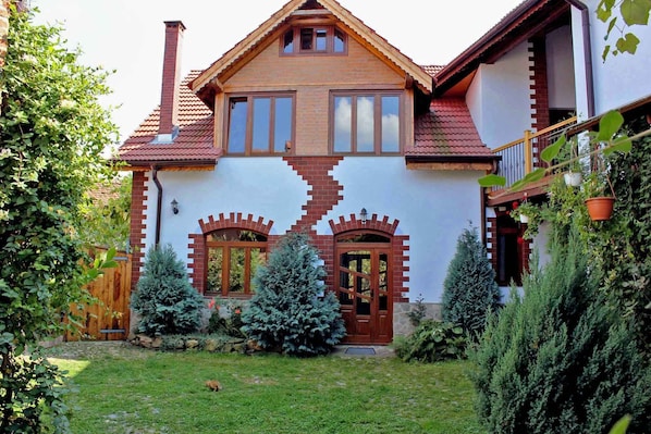 Ferienhaus Villa in urigem Karpaten-Dorf bei Sibiu-Hermannstadt, Transylvanien-Siebenbürgen, Rümänien