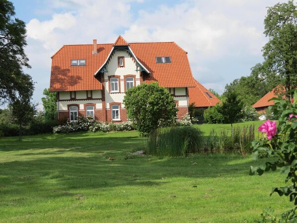 Buitenaanzicht van het gebouw