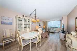 14-web-or-mls-Dining & Living Room-4